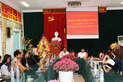 Đoàn cán bộ lãnh đạo Sở Giáo dục-Thể thao tỉnh Khăm Muộn nước CHDCND Lào thăm và làm việc với lãnh đạo trường CĐ Kinh tế-Tài chính Thái Nguyên.